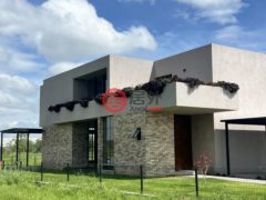 墨西哥QuerétaroQuerétaro的独栋别墅，CASA ANDALUZ Residencial Viñedos de Polo & Ski Club，编号73792650